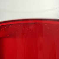 Rote Flüssigkeit in Glas