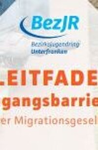 Titelseite des Flyers "Leitfaden Zugangsbarrieren in der Migrationsgesellschaft"